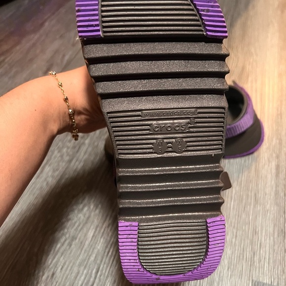 CROCS Brown Comfort Sandals with Adjustable Straps - Picture 8 of 9